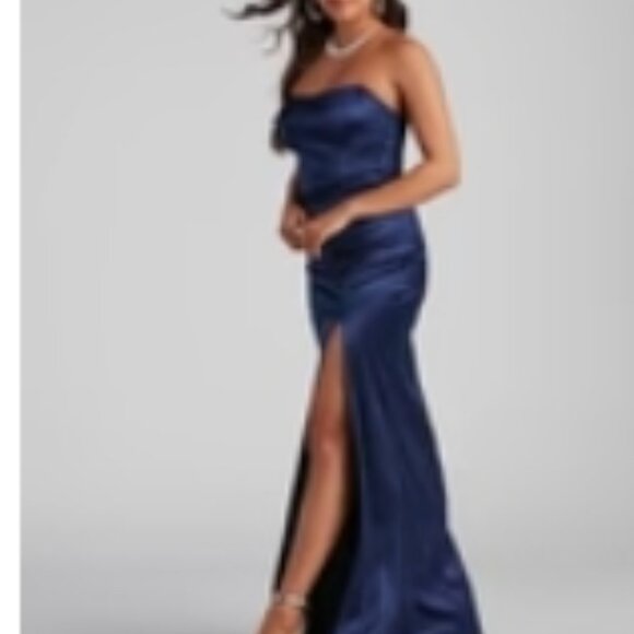 Gianna Strapless High-slit Satin Dress - Picture 5 of 5
